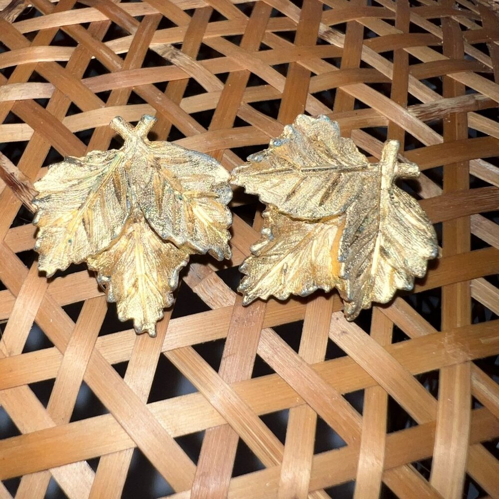 Vintage Gold-Tone Coro Leaf Clip-On Earrings Elegant Fall Jewelry Accessory